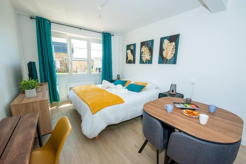 Appartement Proche Gare Routiere Fougeres Exterior photo